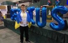 Школяр з України переміг на міжнародній олімпіаді США за винахід, який очищує воду від нафти