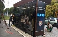 У Маріуполі встановили поліцейську "смарт-зупинку" громадського транспорту (фото)