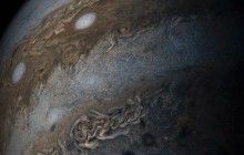 NASA опублікувало знімок ураганів на Юпітері, відомих як "нитка перлів"