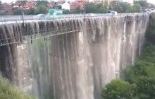 Сильный ливень превратил мост в Каменце-Подольском в водопад (видео)