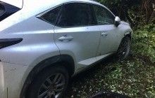 На Закарпатье водитель на Lexus сбил шлагбаум и травмировал пограничника