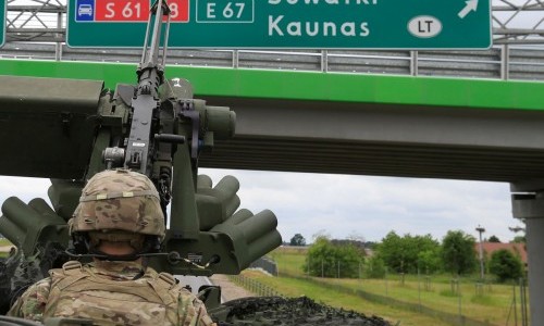 НАТО защищает свое слабое место на фоне опасений по поводу российского нападения :