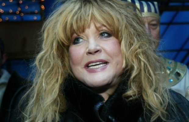 У джинсах на рейках: Пугачова розплакалася після безкоштовних зйомок