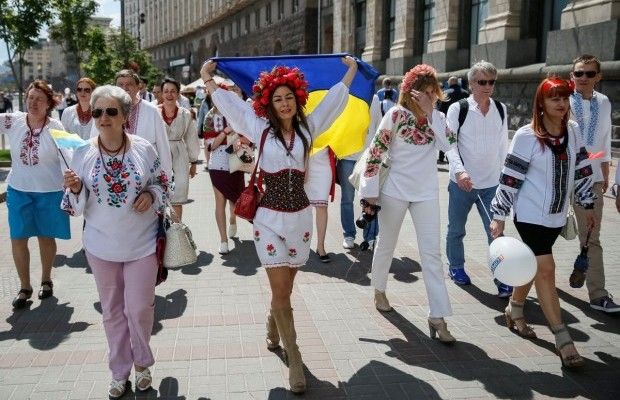 День вышиванки 2022: история украинской вышиванки и узоры по регионам
