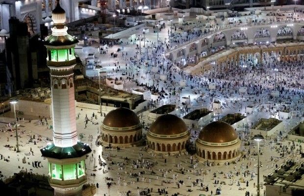 Мекка и Медина под замком: саудовские власти закрывают въезд паломников из-за вируса