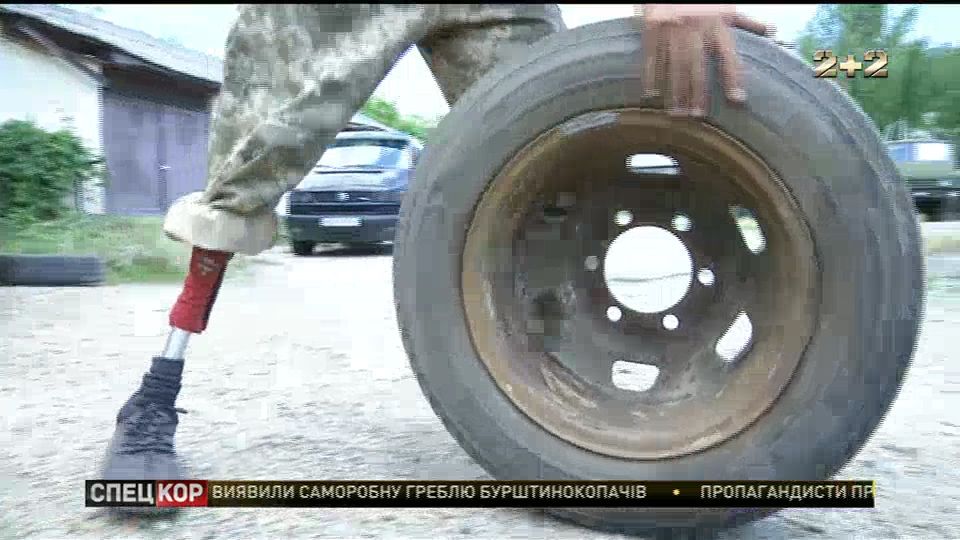 У Вінницькій області демобілізовані бійці відкрили СТО, де реанімують автомобілі для передової / У Вінницькій області демобілізовані бійці відкрили СТО, де реанімують автомобілі для передової /