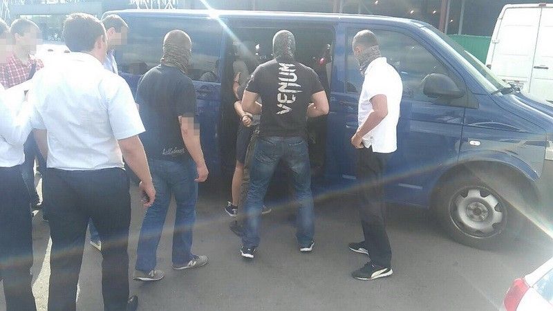 Правоохранители задержали вымогателя во время получения части дани в сумме 34 тысячи гривен / фото ssu.gov.ua Правоохранители задержали вымогателя во время получения части дани в сумме 34 тысячи гривен / фото ssu.gov.ua