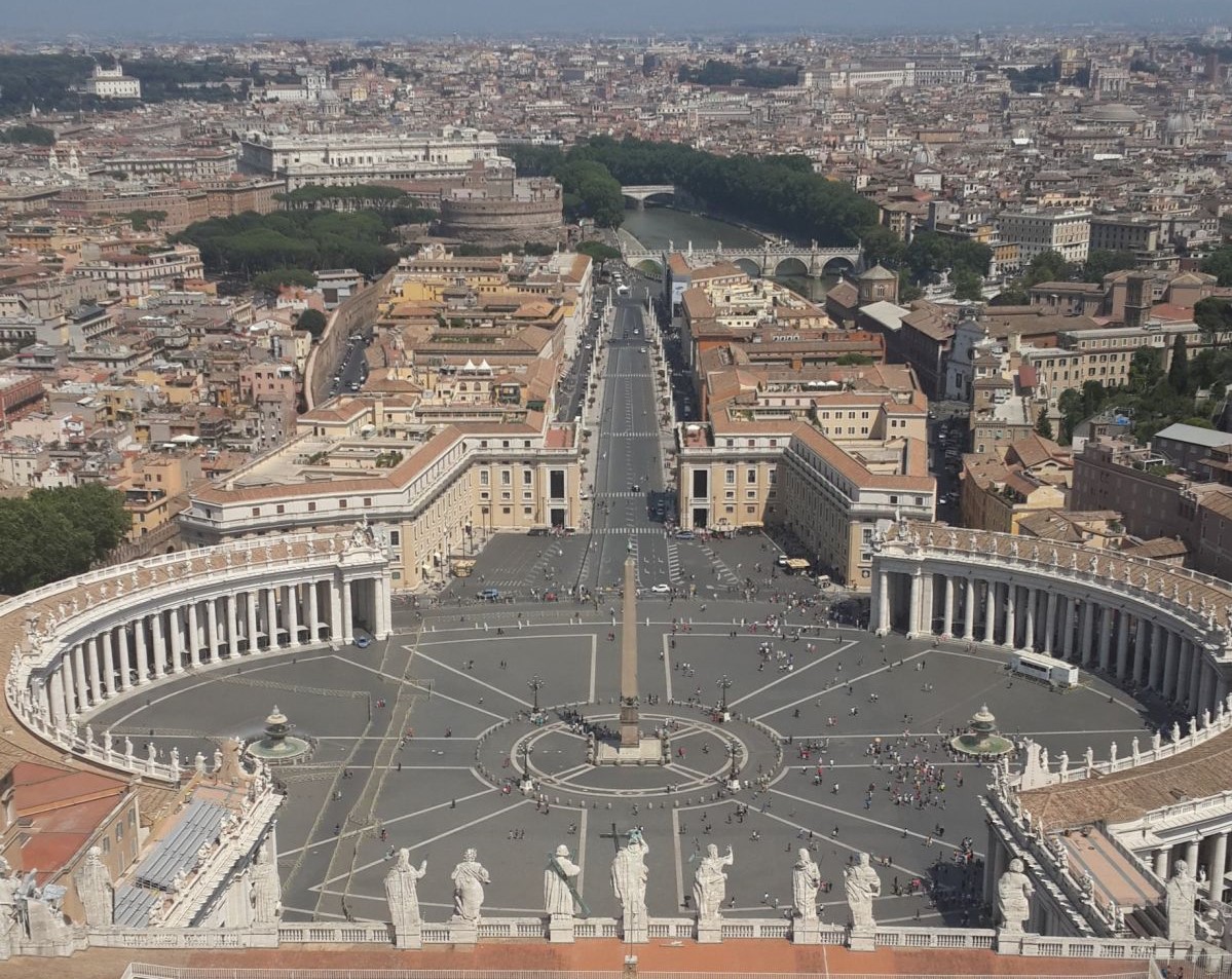 Монета была выпущена в 100-тый день вторжения России в Украину / фото УНИАН, Alexander Topchiy