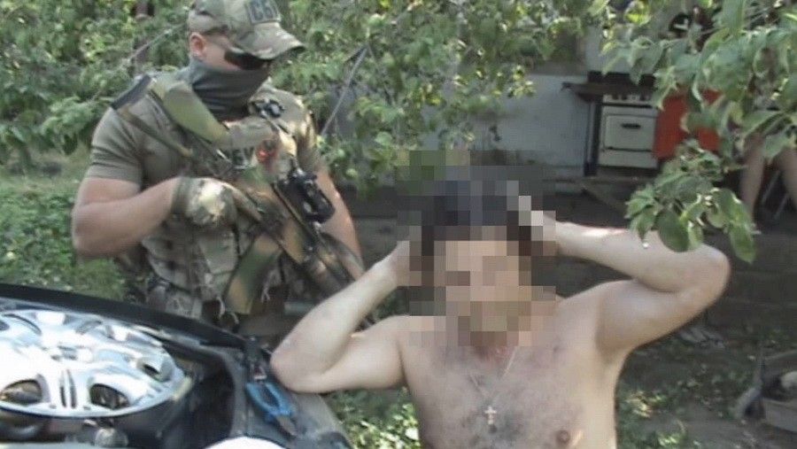 Терорист брав участь у бойових діях проти сил АТО / фото ssu.gov.ua Терорист брав участь у бойових діях проти сил АТО / фото ssu.gov.ua