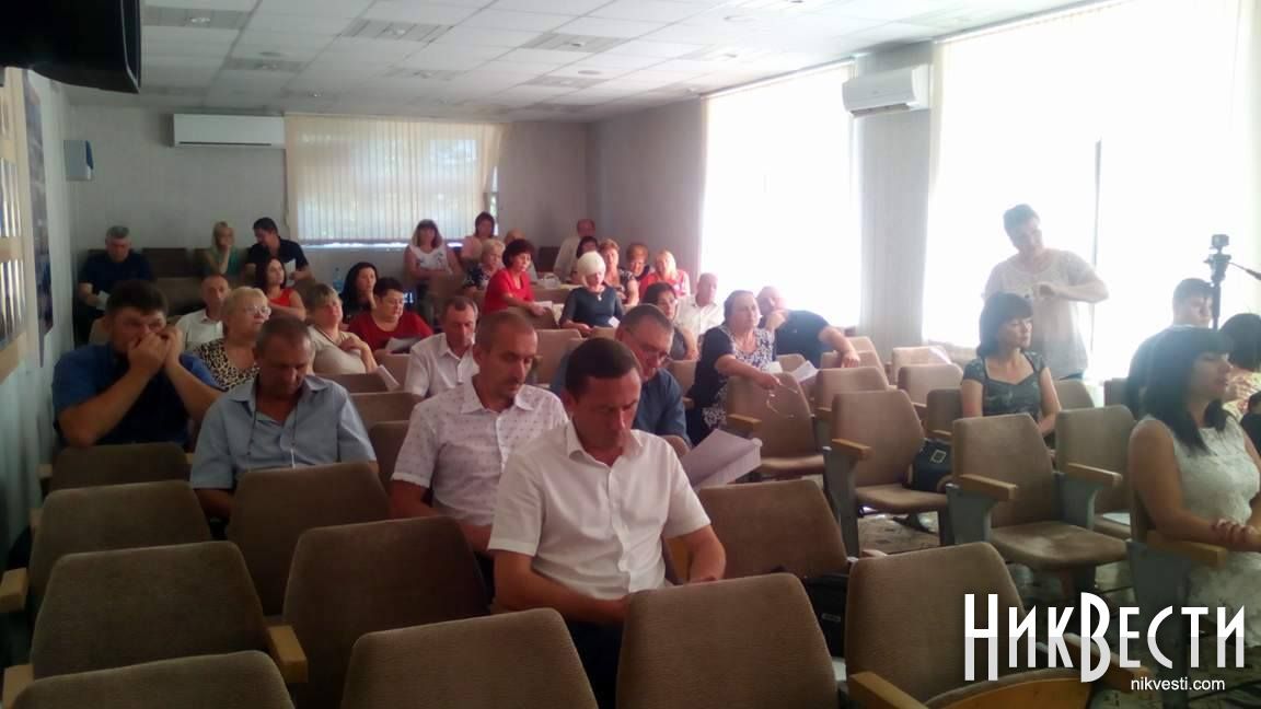 На сессии Николаевского райсовета произошла драка / фото nikvesti.com На сессии Николаевского райсовета произошла драка / фото nikvesti.com