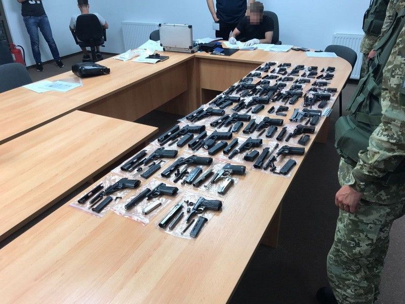 Служба безопасности Украины изъяла почти 300 пистолетов / фото ssu.gov.ua Служба безопасности Украины изъяла почти 300 пистолетов / фото ssu.gov.ua