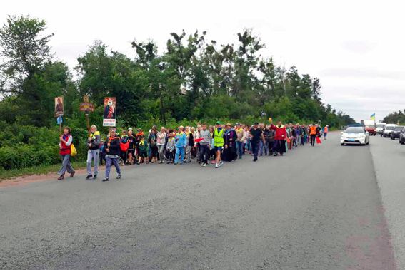 поліцейські супроводжують вірян територією області / ГУ НП у Житомирській області поліцейські супроводжують вірян територією області / ГУ НП у Житомирській області