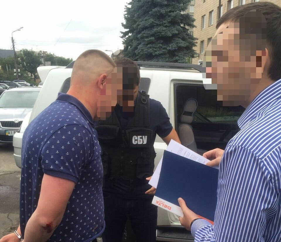 Офицер задержан Офицер задержан