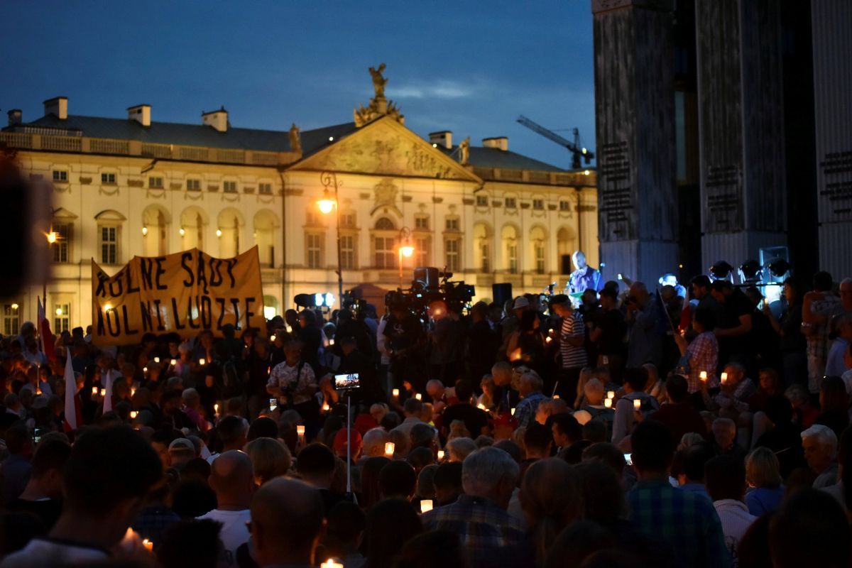 Протест против судебной реформы в Варшаве / REUTERS Протест против судебной реформы в Варшаве / REUTERS