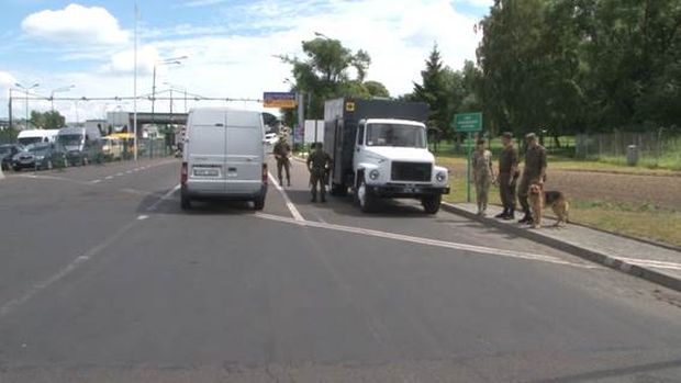 Из Польши экстрадирован двух украинцев / фото npu.gov.ua Из Польши экстрадирован двух украинцев / фото npu.gov.ua