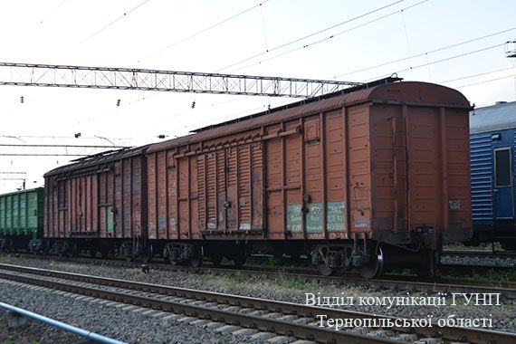 У Тернополі юнака вдарило струмом при спробі зробити селфі на вагоні (фото) У Тернополі юнака вдарило струмом при спробі зробити селфі на вагоні (фото)