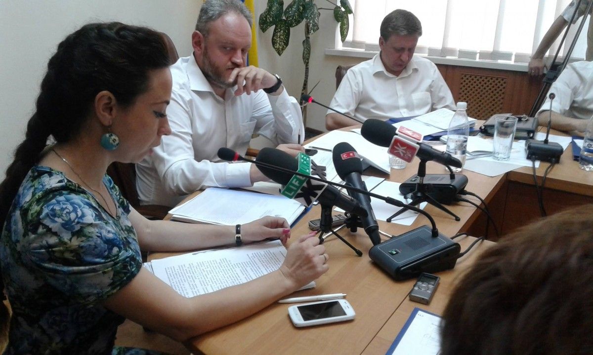 Члены исполкома при подорожании проезда выдвинули ряд жестких требований к перевозчикам / фото zt-rada.gov.ua Члены исполкома при подорожании проезда выдвинули ряд жестких требований к перевозчикам / фото zt-rada.gov.ua