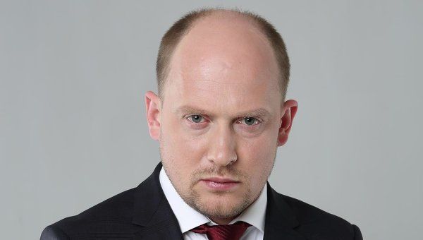 Депутату бросили в голову клеткой с петухом / Политрада Депутату бросили в голову клеткой с петухом / Политрада
