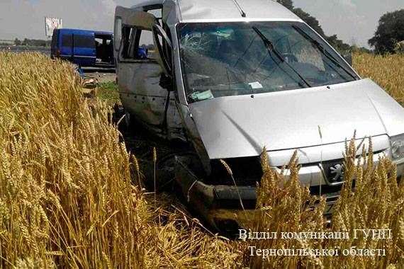 Усі учасники автопригоди звернулися за допомогою до лікарні / Поліція Тернопільскої області Усі учасники автопригоди звернулися за допомогою до лікарні / Поліція Тернопільскої області