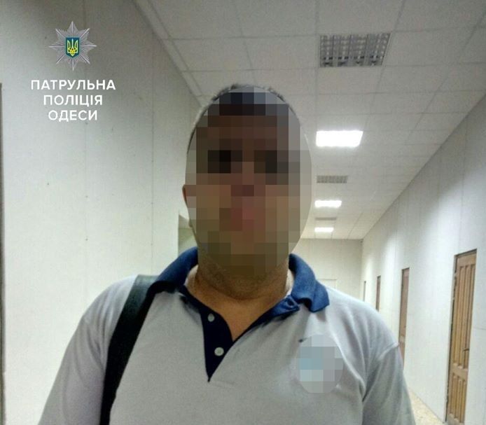 В действиях мужчины усматривается нарушение статьи 299 УК (жестокое обращение с животными) / фото facebook.com/odesapolice В действиях мужчины усматривается нарушение статьи 299 УК (жестокое обращение с животными) / фото facebook.com/odesapolice