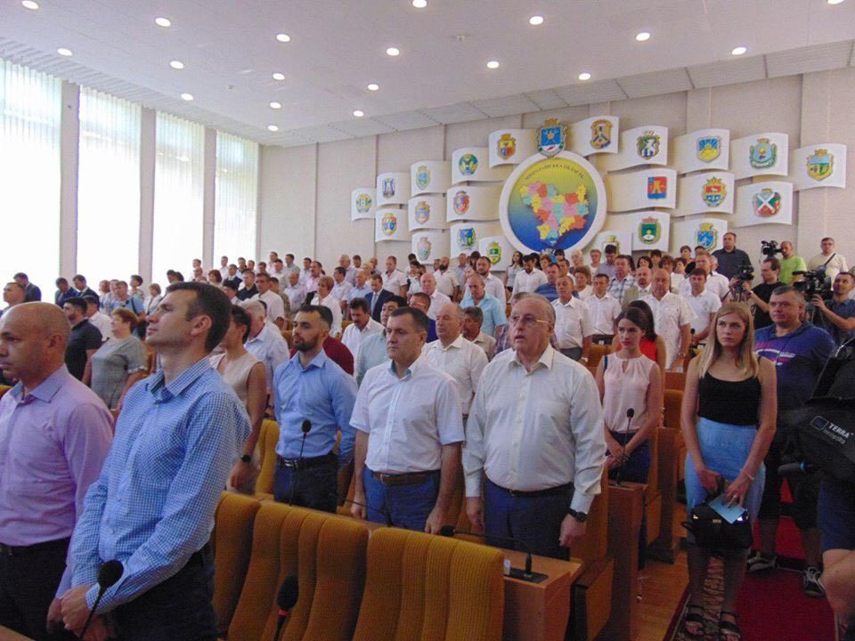Депутаты Николаевского областного совета приняли обращение к Президенту Украины / фото УНИАН Депутаты Николаевского областного совета приняли обращение к Президенту Украины / фото УНИАН