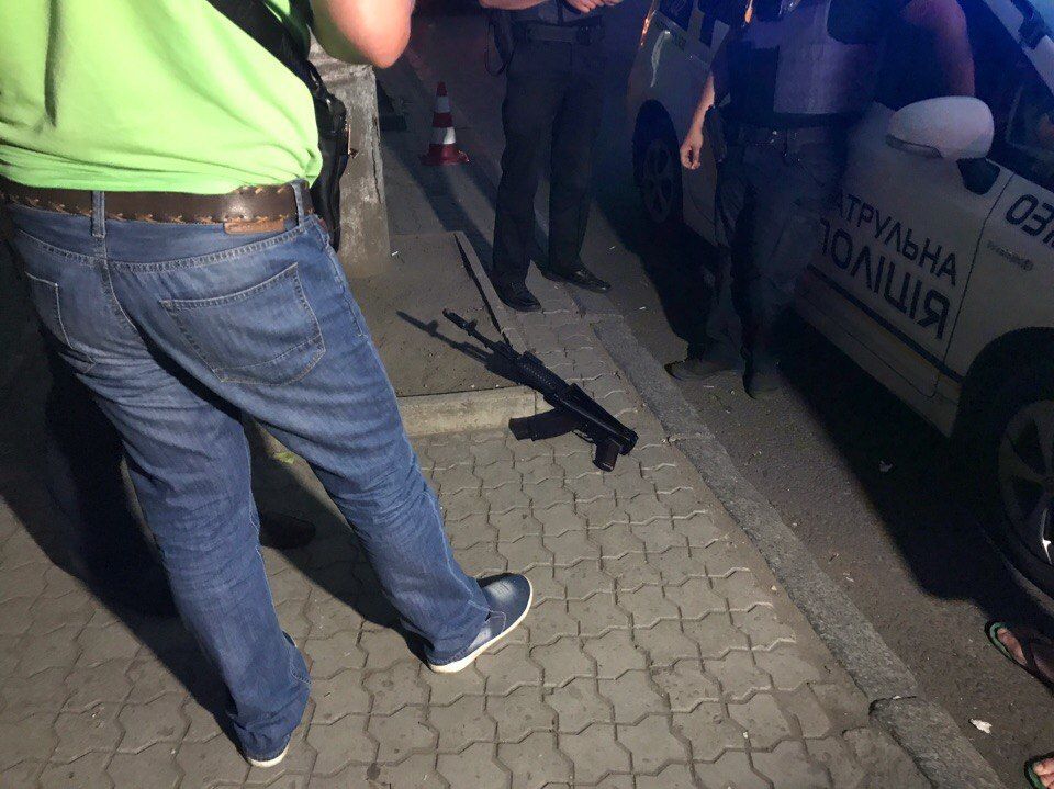Один із постраждалих і організатор зустрічі виїжджають за кордон / Фото informator.dp.ua Один із постраждалих і організатор зустрічі виїжджають за кордон / Фото informator.dp.ua