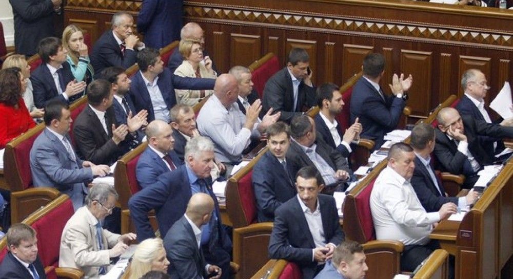 В раде предложили. Фото депутатов ВР. Идеи для законопроектов. Пленарное заседание в Верховной Раде задерживается