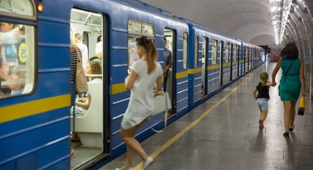 Метро черниговская киев