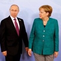 Меркель обсуждала с Путиным доступ миротворцев ООН ко всей территории Донбасса