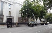 В апараті Раді розповіли, навіщо під будівлю ВР стягнули бронетехніку