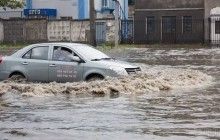 Затоплені вулиці, пошкоджені будинки, 17 постраждалих: на вихідних Україну накрили грози (відео)