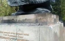 У Львові з пам’ятника на Пагорбі Слави викрали бронзовий вінок (фото)