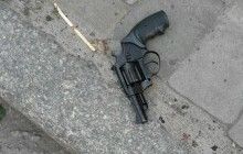 У Тернополі затримали чоловіка, який погрожував людям зброєю в центрі міста