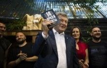 "Четырнадцать друзей хунты": Порошенко посетил презентацию книги с креативным названием