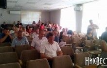 На сессии Николаевского райсовета подрались депутаты: у одного - сломана рука (фото)