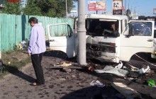 На Подоле микроавтобус влетел в столб, погибла женщина (фото, видео)