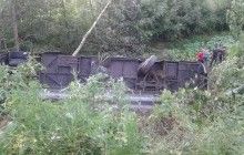 На Тернопольщине автобус с туристами упал в пропасть, есть жертва