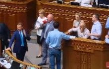 Трибуну ВР блокували через Добкіна, депутати мітингували з мегафоном (наживо)