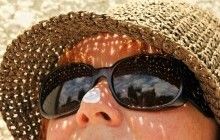 Как правильно наносить солнцезащитный крем: рекомендации дерматологов