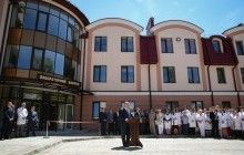 У Тернополі за участі Порошенка відкрили відреконструйований за 34 млн грн радіологічний корпус обласної лікарні.
