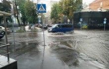 Ливень затопил улицы Харькова (фото)