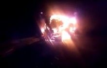 В Эквадоре перевернулся и загорелся автобус: 14 погибших (видео)