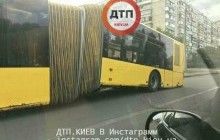 В Києві у автобуса відвалилася задня частина просто під час руху (фото)