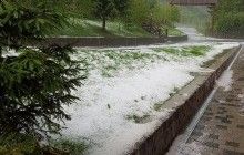 Липнева "зима": на Закарпатті випав дощ з мокрим снігом та градом (фото)