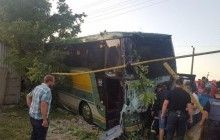 Під Чернівцями зіткнулися маршрутка і туристичний автобус, є загиблі і постраждалі