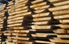 У Чернівецькій області чоловік вижив після того, як його на пилорамі наскрізь пробив дерев'яний кілок