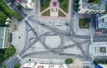У Житомирі комунальники завершили основні роботи із нанесення нової розмітки на Соборному майдані