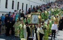 У Києві зарубіжні єпископи та тисячі віруючих молилися Антонію Печерському та просили мира для України