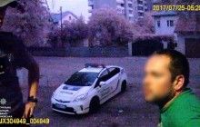"Стаять, мусара!": во Франковске нетрезвый депутат ругался, пел повстанческих песен и кидался на прохожего