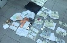 Чиновник "Укрзализныци", которого поймали на взятке в 4 миллиона, забыл задекларировать золотые слитки